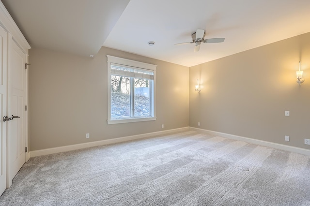 carpeted empty room featuring ceiling fan