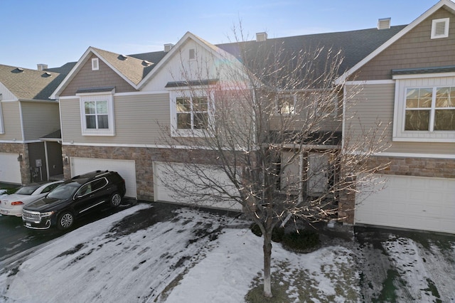 view of front facade featuring a garage