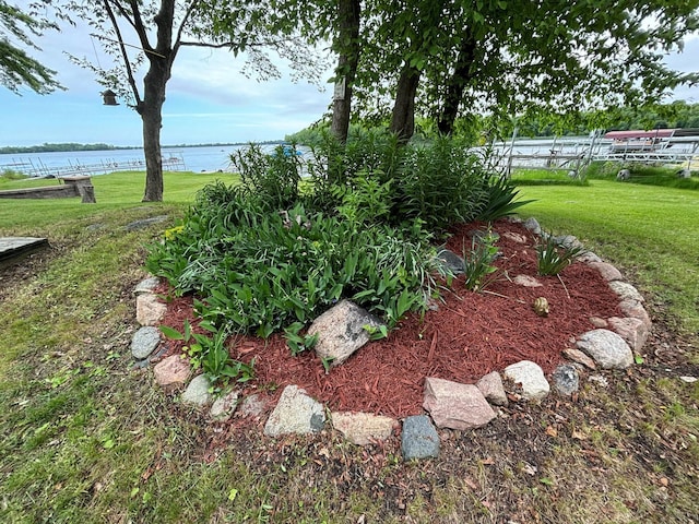 view of yard featuring a water view