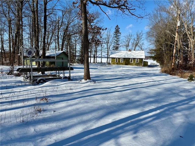 view of yard layered in snow