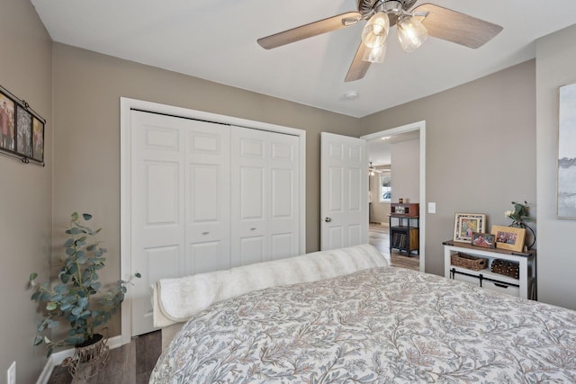 bedroom featuring dark hardwood / wood-style floors, ceiling fan, and a closet