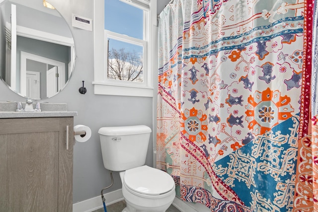 full bathroom featuring baseboards, vanity, toilet, and a shower with curtain