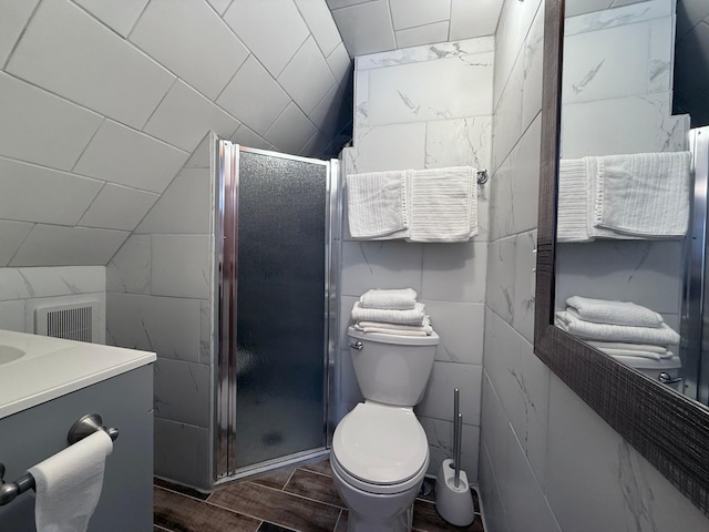 bathroom with walk in shower, vanity, toilet, and vaulted ceiling