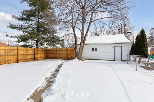 view of yard layered in snow