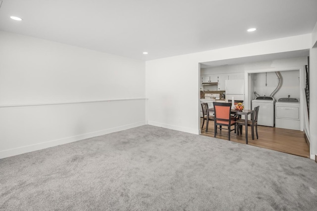 carpeted dining room with recessed lighting, independent washer and dryer, and baseboards