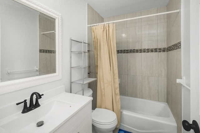 bathroom with shower / tub combo with curtain, vanity, and toilet