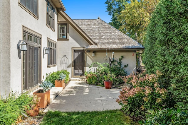 entrance to property featuring a patio