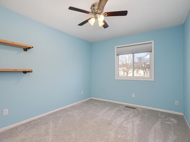 carpeted empty room featuring ceiling fan