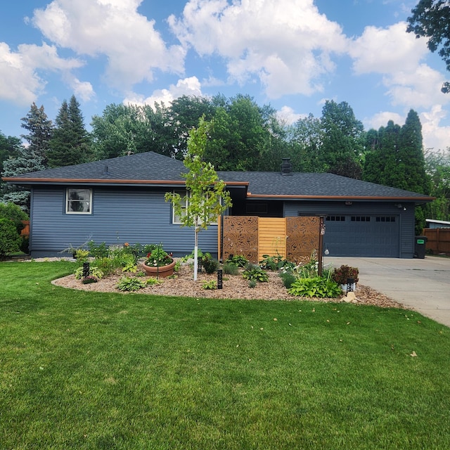 view of front of house featuring a garage and a front yard