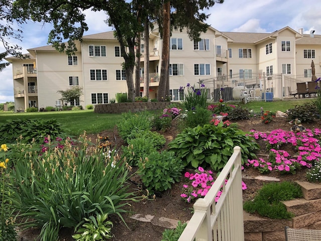 11030 Mississippi Blvd NW Unit 221, Coon Rapids, MN 55433 - surrounding community with fence