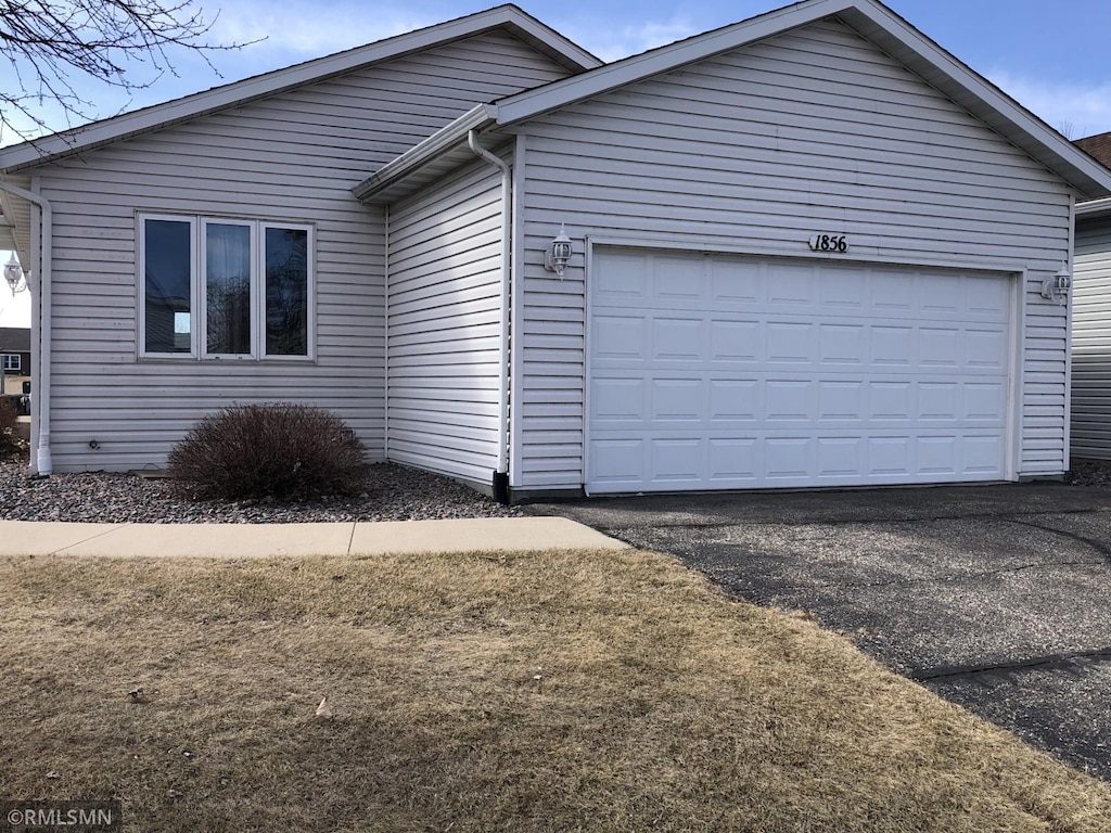 1856 Scenic Heights Ct SW, Hutchinson, MN 55350 - view of side of home with a garage and driveway
