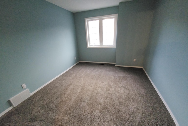 unfurnished room with carpet flooring