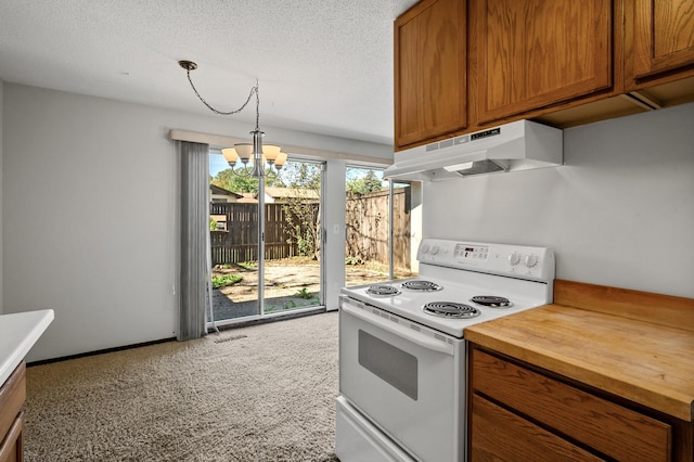 kitchen with electric stove, hanging light fixtures, carpet, a notable chandelier, and a textured ceiling