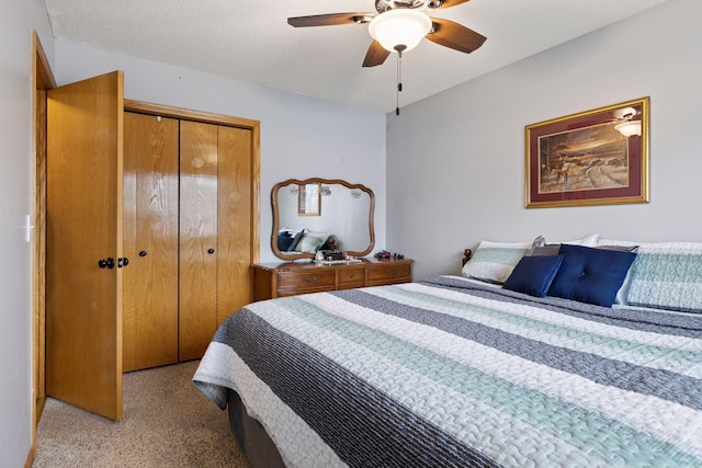 bedroom with a textured ceiling, ceiling fan, and a closet