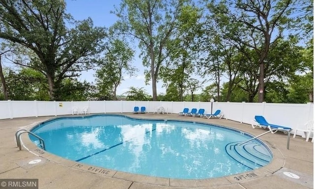 view of swimming pool