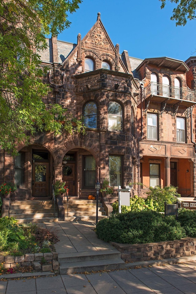 598 Summit Ave Unit 1, Saint Paul, MN 55102 - view of front of house