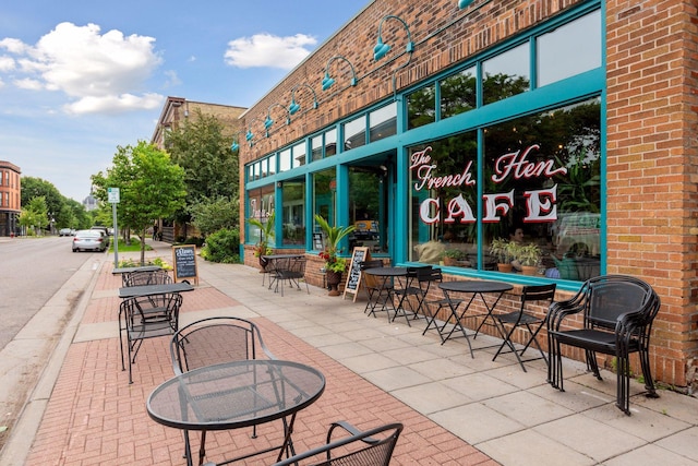 598 Summit Ave Unit 1, Saint Paul, MN 55102 - view of patio / terrace