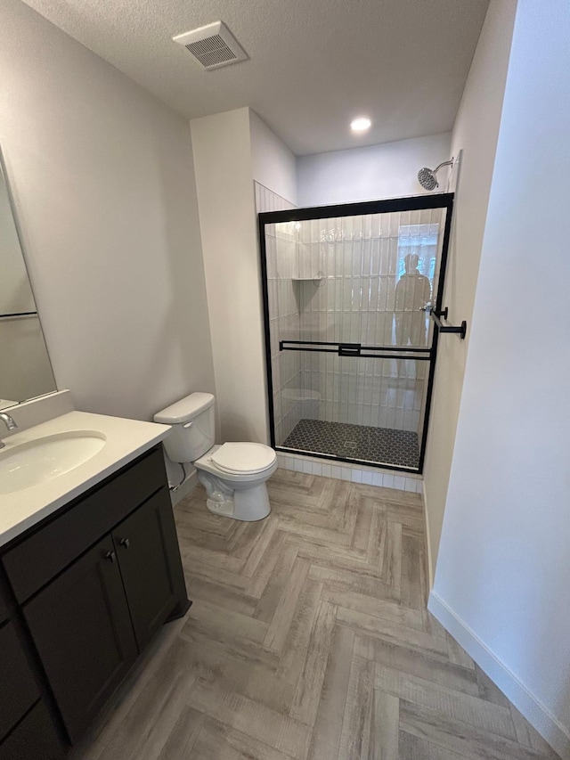 full bathroom featuring toilet, a shower stall, visible vents, and vanity