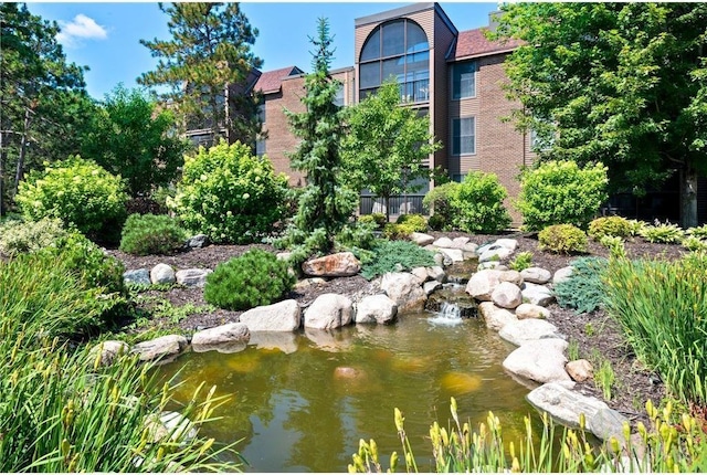 view of yard featuring a garden pond