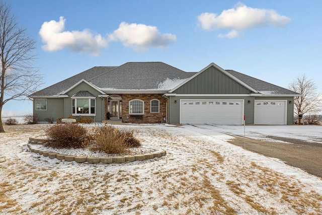 view of front facade featuring a garage