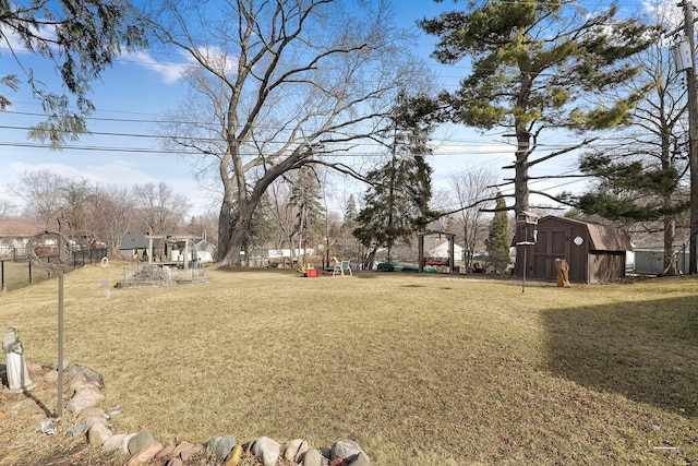 view of yard featuring a storage shed and an outdoor structure