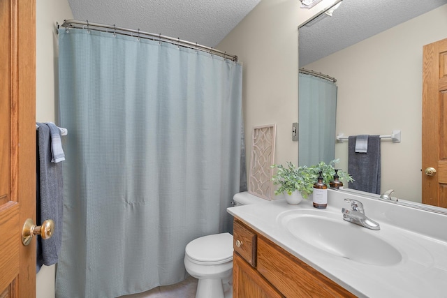 full bathroom with curtained shower, a textured ceiling, toilet, and vanity