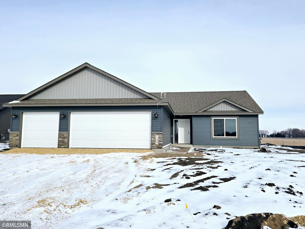 view of front of house featuring a garage