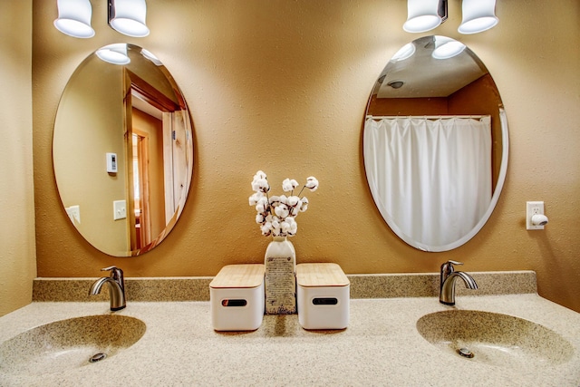 full bath featuring a shower with shower curtain and vanity