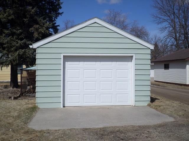 detached garage with driveway