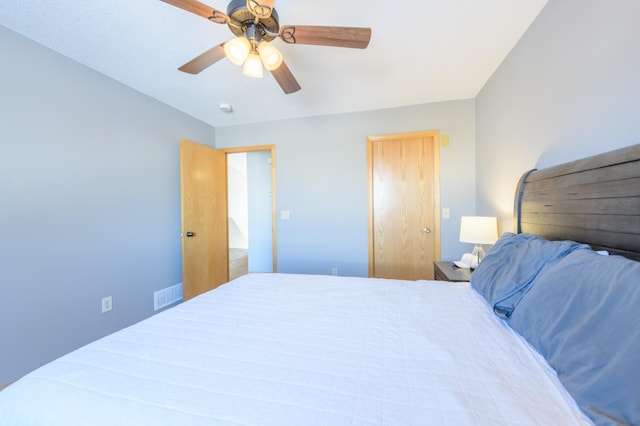 bedroom with ceiling fan