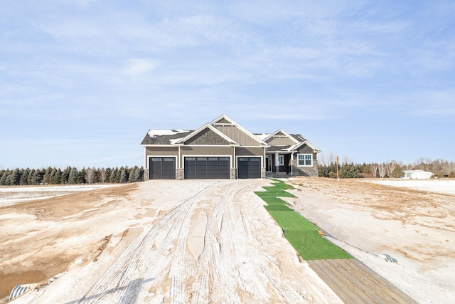 craftsman house featuring a garage