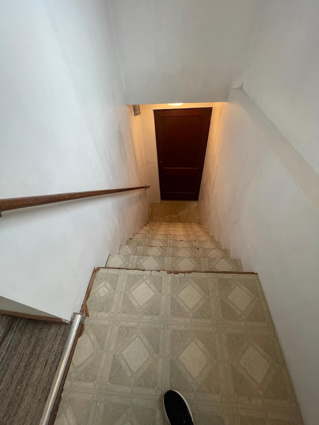 1920 Spruce Ave, Worthington, MN 56187 - view of stairway