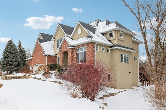 view of front property featuring a garage