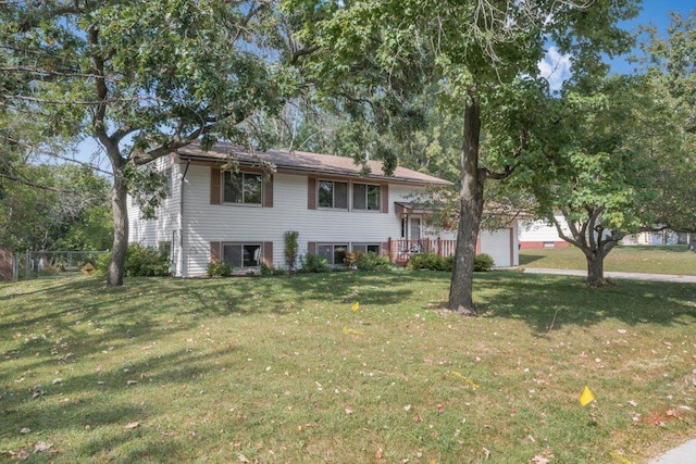 view of front of property featuring a pergola and a front yard