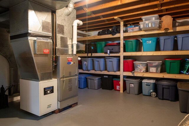 storage with heating unit