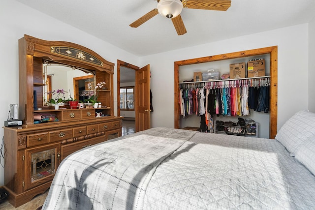 bedroom with a ceiling fan and a closet