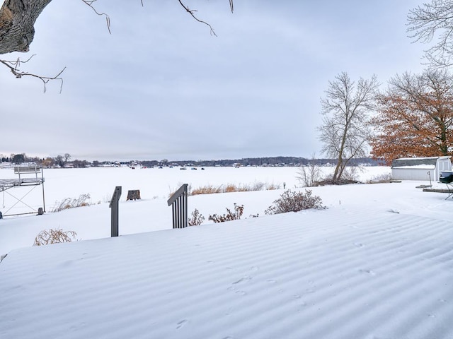 view of yard layered in snow