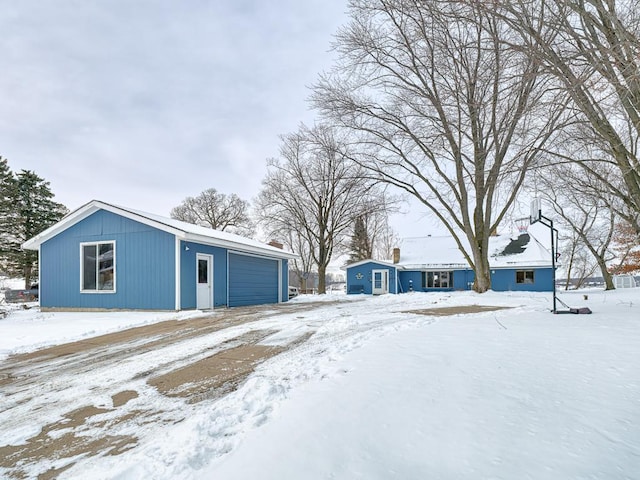 view of front facade with a garage