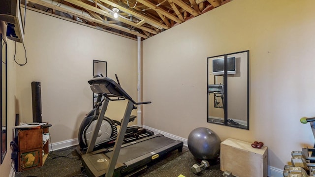 workout room with baseboards
