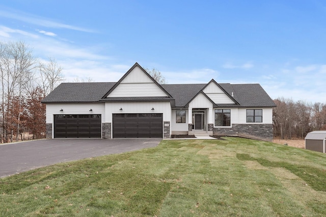 view of front of house featuring a garage and a front yard