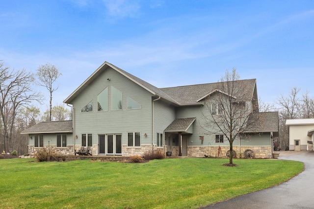 view of front of home with a front lawn