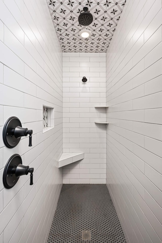 bathroom featuring tiled shower