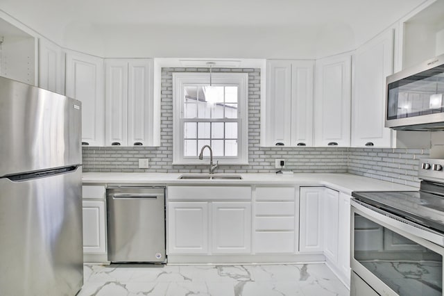 kitchen featuring backsplash, stainless steel appliances, and a sink