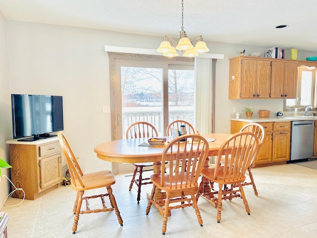 dining room with sink, an inviting chandelier, and a textured ceiling