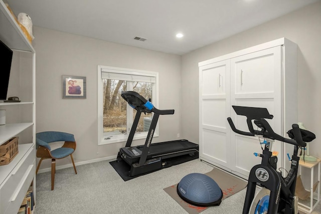 workout area featuring recessed lighting, visible vents, baseboards, and carpet flooring