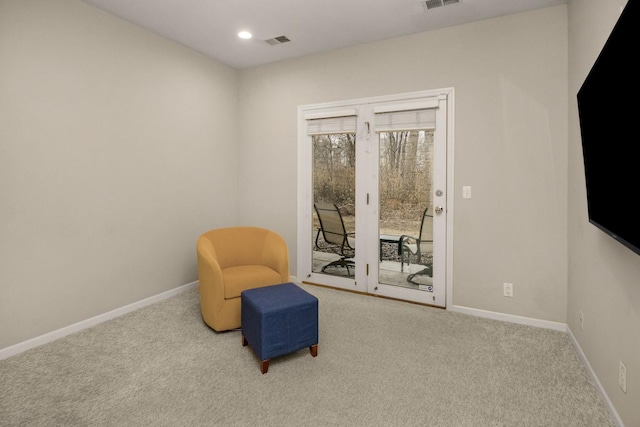 living area with visible vents, recessed lighting, baseboards, and carpet floors