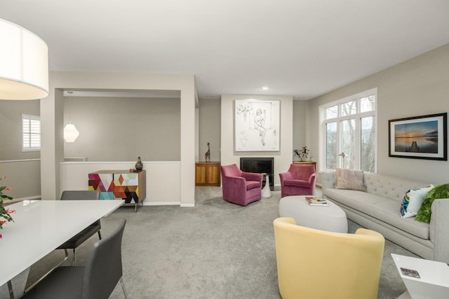 living area featuring recessed lighting, baseboards, and carpet flooring