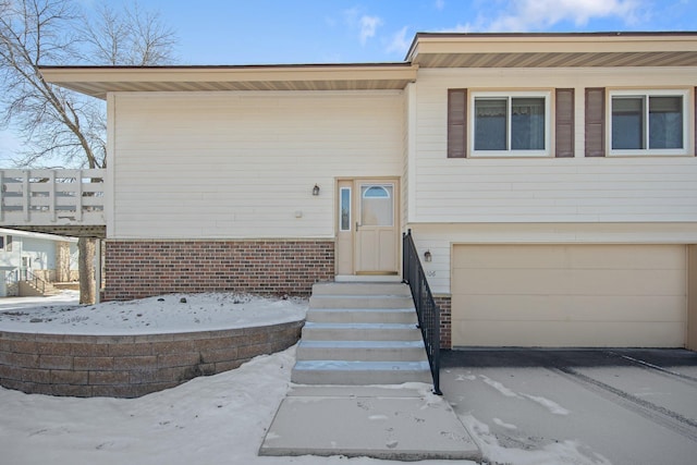 view of front facade with a garage