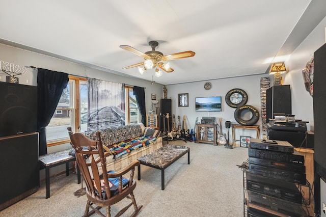 carpeted living room featuring ceiling fan