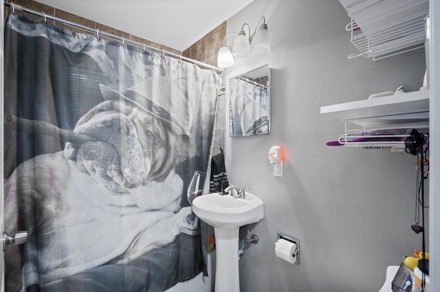 4812-4814 Idaho Ave N, Crystal, MN 55428 - full bath with a shower with shower curtain